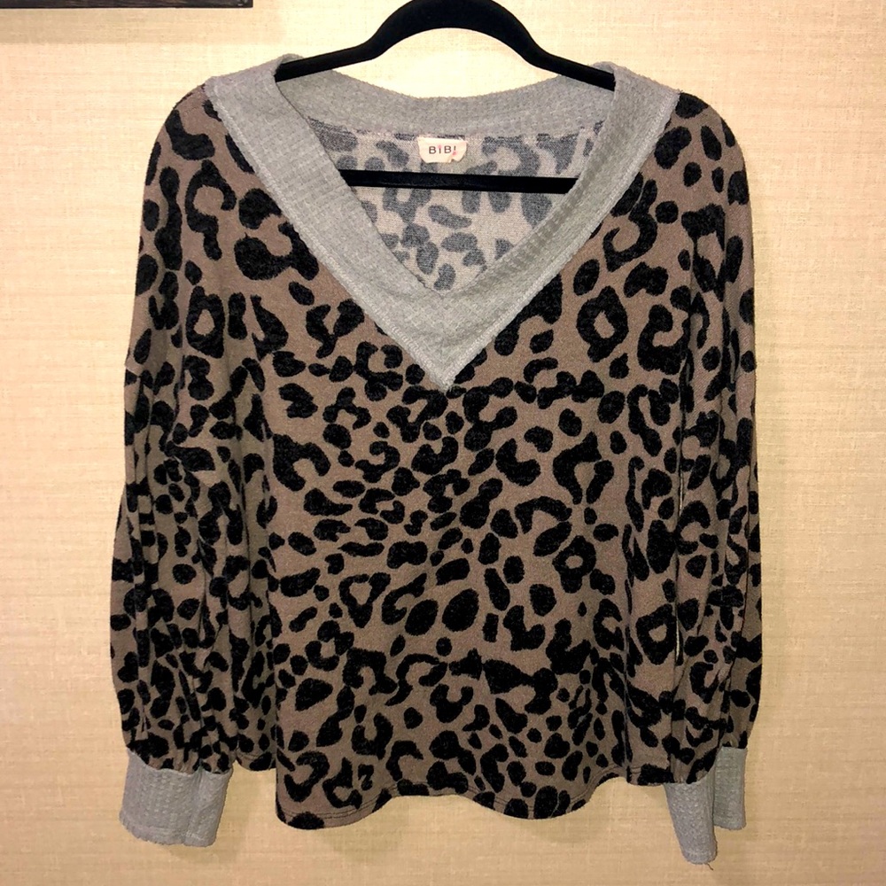 Bibi Leopard & Gray V Neck Sweater Medium